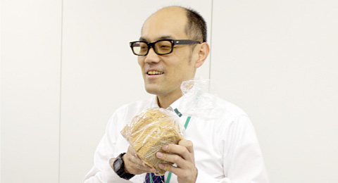 大地を守る会のパン開発担当・田沼晃