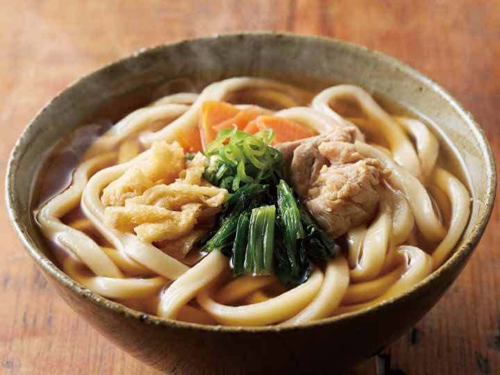 5種の具材が入った鍋焼きうどん