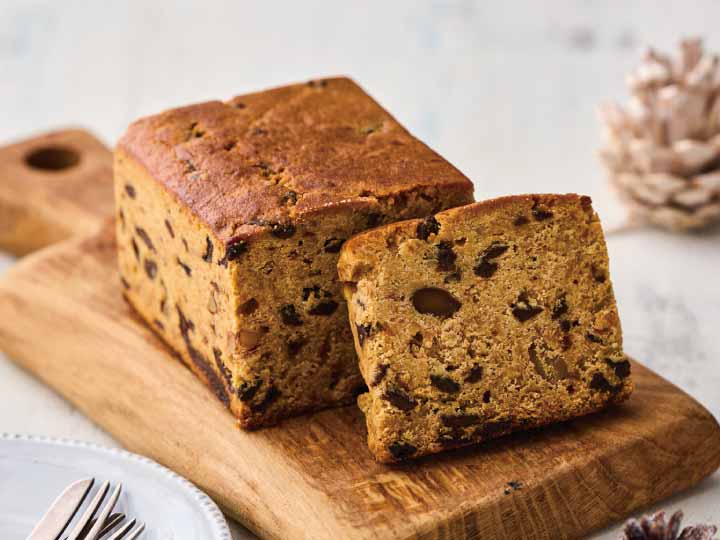 ブランデー漬けドライフルーツが贅沢に入ったプラムケーキ