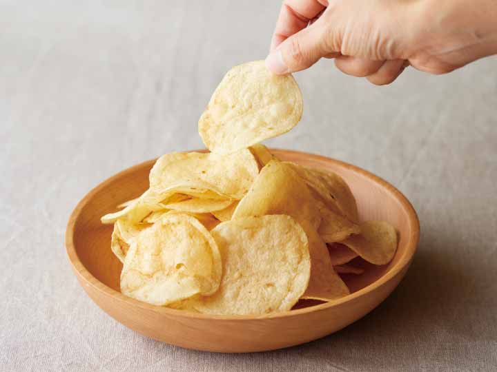 国産じゃがいものポテトチップス（しお味）_3