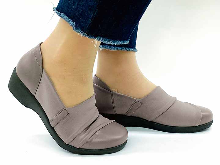 予約　ミスキョウコ　4Ｅ撥水ストレッチスリッポン（グレージュ）24.5CM_2