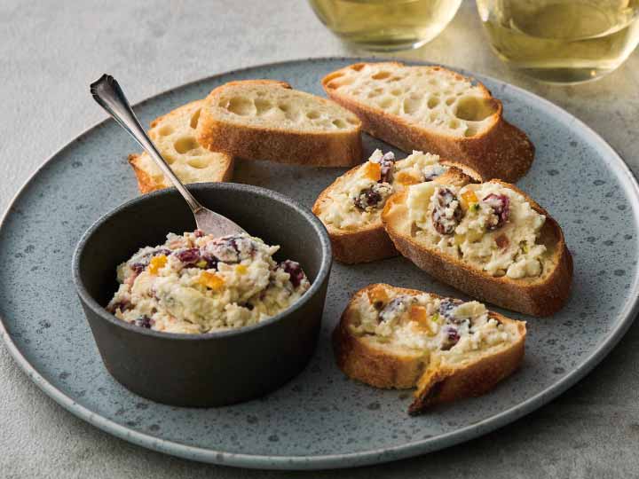 北海道産クリームチーズ　7種のドライフルーツ＆ナッツ入り