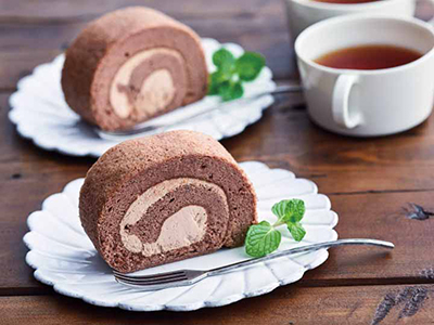 チョコクリームのシフォンロールケーキ写真