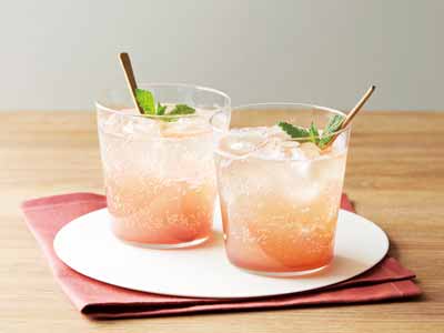 ヨーグルトにかき氷に　国産いちごのフルーツソース写真