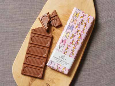 Ａｒｔｉｓａｎ　有機レーズン＆ヘーゼルナッツチョコ写真