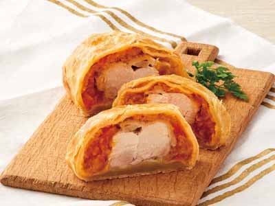 農舎の鶏モモ肉のパイ包み焼き写真