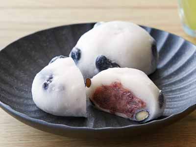 芽吹き屋の黒豆塩大福写真