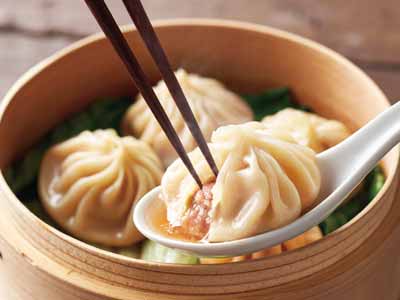 肉汁あふれる フライパンで 焼き小籠包 | BBマルシェ by 大地を