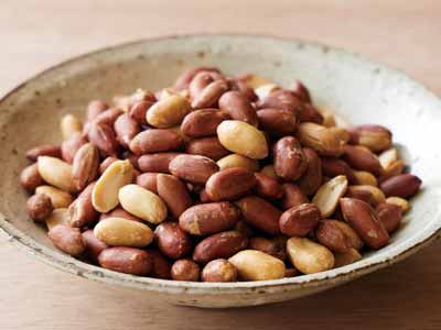 千葉の落花生　むき実写真