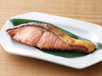 目利きの旬魚　生から仕上げた塩引鮭写真