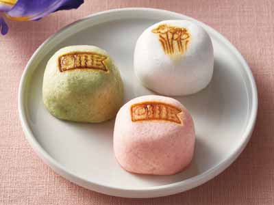 端午の節句の上用饅頭（鯉のぼり・菖蒲）写真