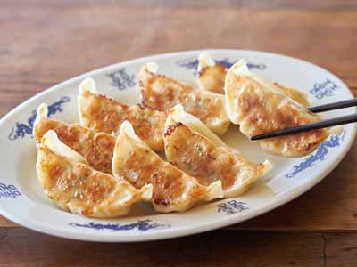 国産野菜と肉を味わう　まんぷく餃子写真