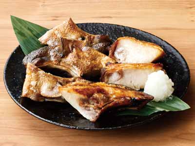 大地のもったいナイふっくら天然ぶりカマ(うす塩味・カット)写真