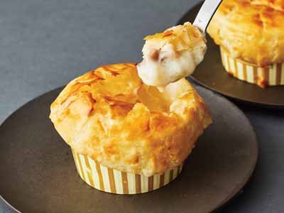 チキンクリームミニポットパイ（国産小麦のパイ生地使用）写真