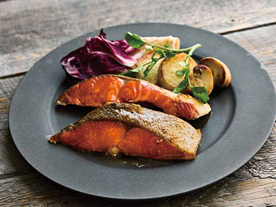 ソテーやムニエルに　厚切り天然紅鮭切身（うす塩味）写真