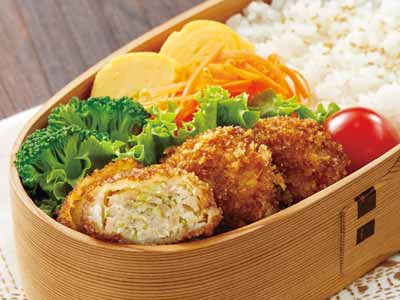 自然解凍のお弁当おかずソースメンチカツ写真